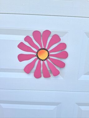 Magnetic Pink Daisy with Yellow Center
